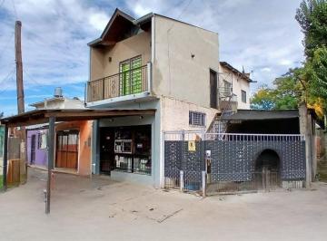 Casa · 73m² · 4 Ambientes · 1 Cochera · Casa - Local Comercial + Estructura Para 3 Locales