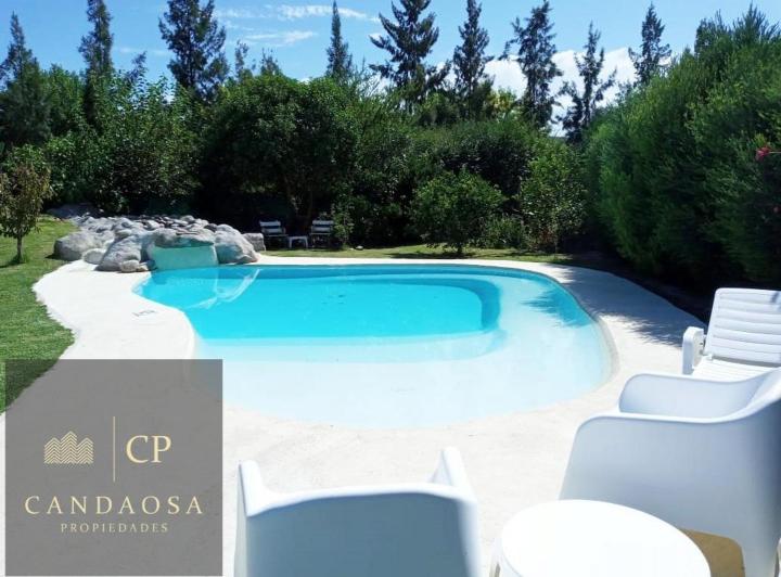 Casa · 200m² · 4 Ambientes · 3 Cocheras