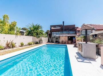 Casa · 251m² · 4 Ambientes · 2 Cocheras · Imponente Casa en Venta 4 Amb en Quilmes