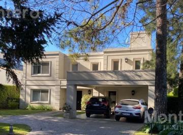Casa · 380m² · 6 Ambientes · 2 Cocheras · Casa en Venta 400 m² en Highland Park Country Club - Ubicación Estratégica