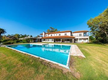 Casa · 750m² · 10 Ambientes · 2 Cocheras · Venta Casa 4 Dorm. Kentucky Club de Campo