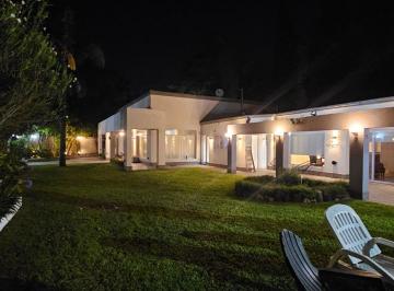 Casa · 230m² · 7 Ambientes · 2 Cocheras · Se Vende Casa Amoblada de Categoria - Sauce Viejo