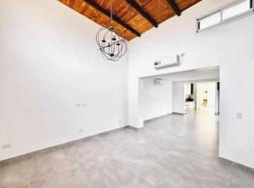 Casa · 139m² · 4 Ambientes · 1 Cochera · Casa 4 Amb. Reciclada - S. a de Areco - Apto Crédito