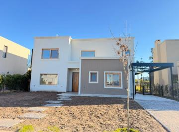 Casa · 180m² · 5 Ambientes · 2 Cocheras · Venta Casa 5 Ambientes, Santa Ana, Villanueva