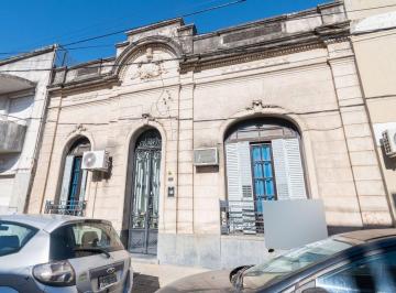 Casa · 254m² · 8 Ambientes · Venta Casa Antigua con Salida a Dos Calles