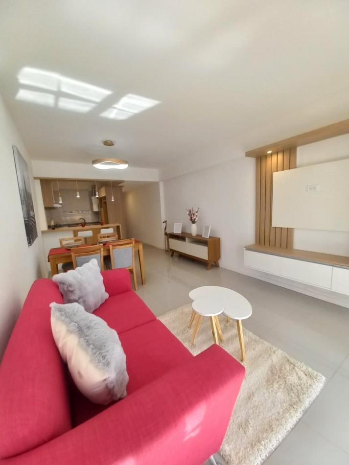 Venta Departamento de 3 ambientes a la calle con balcón saliente