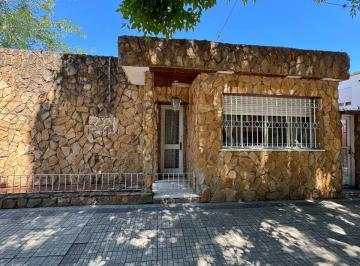 Casa · 123m² · 4 Ambientes · 1 Cochera · Casa en Venta La Plata