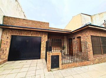 Casa · 150m² · 4 Ambientes · 3 Cocheras · Venta Casa 4 Amb con Cochera y Parque, Quilmes O.