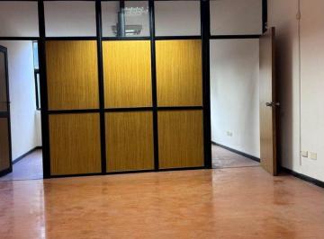 Oficina comercial · 43m² · Venta Monoambiente Dividido/centro - Cochera - 43 m²