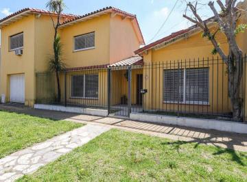 Casa · 180m² · 4 Ambientes · 1 Cochera · Venta Casa 4 Amb Ramos Mejia Apto Credito Cochera
