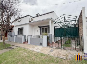 Casa de 4 ambientes, Lomas de Zamora · Cruz Varela 72 Llavallol Fte 10.56 X 26,78 m M/b Estado Cochera Fondo Libre Losa 4 Amb