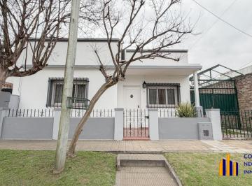 Casa de 4 ambientes, Lomas de Zamora · Cruz Varela 72 Llavallol Fte 10.56 X 26,78 m M/b Estado Cochera Fondo Libre Losa 4 Amb