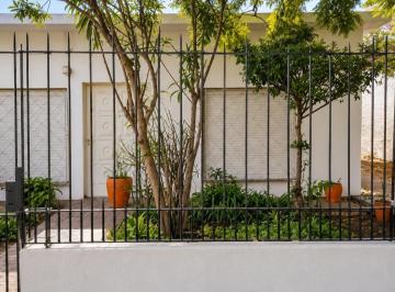 Casa · 60m² · 3 Ambientes · 2 Cocheras · Casa en Venta de 3 Ambientes / Cochera/ Fcio Varela, Gba