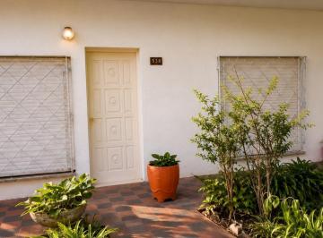 Casa · 60m² · 3 Ambientes · 2 Cocheras · Casa en Venta de 3 Ambientes / Cochera/ Fcio Varela, Gba