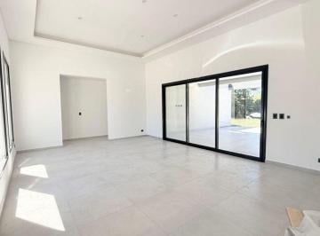 Casa · 205m² · 5 Ambientes · 2 Cocheras · Venta Casa 5 Ambientes San Matias Área 4 Interno