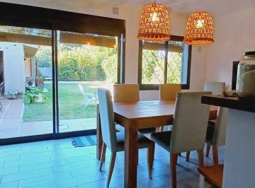 Casa · 159m² · 7 Ambientes · 3 Cocheras · Venta Casa Mas Departamento y Pileta en Arguello