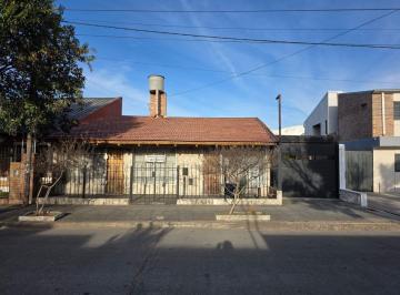 Casa · 160m² · 7 Ambientes · Venta 2 Casas y 2 Locales Barrio Teodoro Fels