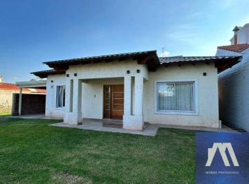 Casa de 6 ambientes, Rodeo del Medio · Casa en Venta C/ Cochera en Rodeo del Medio