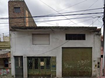 Casa de 6 ambientes, Lanús · Venta Casa con Local Comercial, 8,79 X 42 m Jardin, 2 Patios
