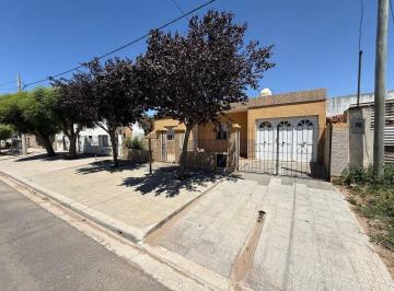Casa · 104m² · 4 Ambientes · 1 Cochera · Casa Giachino 2171 - Barrio Villa Elisa