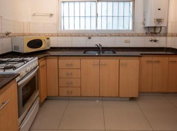 Casa Venta 120m² de 3 ambientes · Venta Triplex 3 Amb, Patio, 2 Cocheras, P. Chacabuco