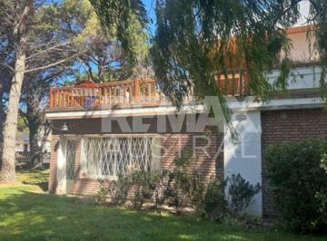Casa · 230m² · 5 Ambientes · 1 Cochera · Casa 3 Dorm. Calle Piedra Buena Rada Tilly