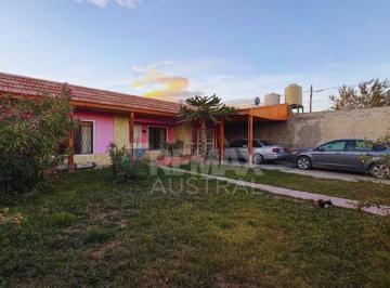 Casa · 170m² · 7 Ambientes · 1 Cochera · Venta Casa 3 Dorm., Quincho, Garage y Patio