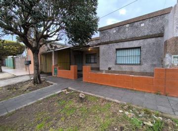 Casa · 80m² · 3 Ambientes · 1 Cochera · Venta Casa 2 Dormit y Gran Patio en San Nicolas