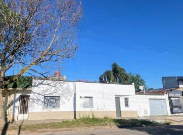 Casa · 158m² · 3 Ambientes · 1 Cochera · Propiedad con Local - Apta Credito
