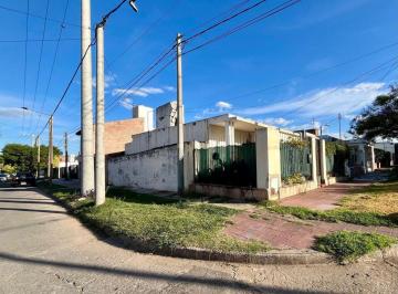 Casa · 230m² · 8 Ambientes · 1 Cochera · Duplex + Casa Alto Alberdi C/renta Oport. Inversor