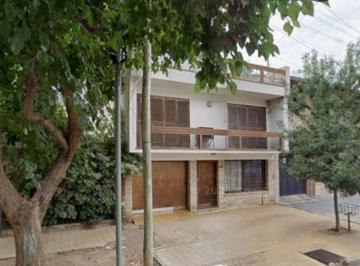 Casa · 281m² · 9 Ambientes · 1 Cochera · Gran Casa y Departamento Para Emprendimiento