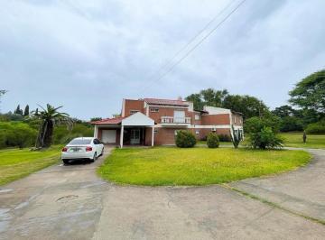Casa · 261m² · 10 Ambientes · 2 Cocheras · Casona con Gran Terreno en Libertador San Martin