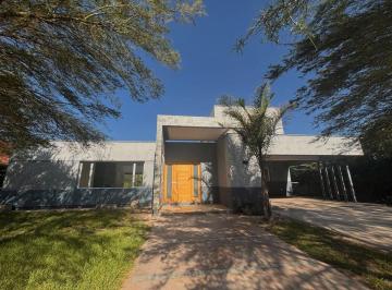 Casa · 350m² · 7 Ambientes · 2 Cocheras · Casa en Alquler en Barrio Privado Los Teros