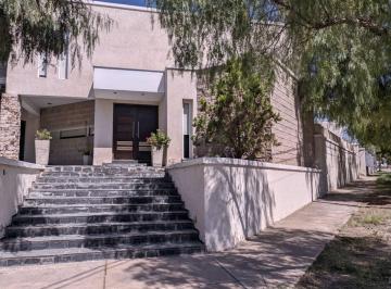 Casa · 291m² · 7 Ambientes · 2 Cocheras · Casa en Venta 3 Hab Circuito El Challao Mendoza