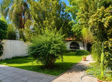 Casa · 217m² · 4 Ambientes · 3 Cocheras · Venta Casa 4 Amb + Dependencia Permuta R. Mejia
