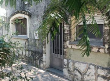 Casa · 110m² · 5 Ambientes · 1 Cochera · Venta de Casa a Remodelar