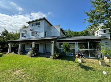 Casa · 250m² · 4 Ambientes · Casa en Venta - 3 Dorm. 2 Baños - 1000 m² - Haras del Sur I