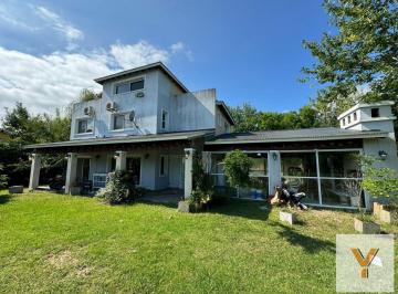 Casa · 250m² · 4 Ambientes · Casa en Venta - 3 Dorm. 2 Baños - 1000 m² - Haras del Sur I