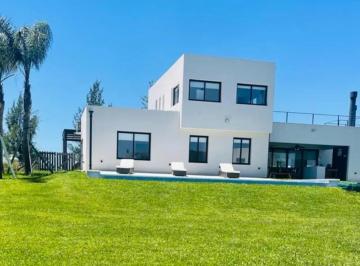 Casa · 186m² · 6 Ambientes · 4 Cocheras · Casa en Venta - 5 Dorm. 3 Baños - Escobar