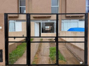 PH · 80m² · 3 Ambientes · 1 Cochera · PH en Plottier