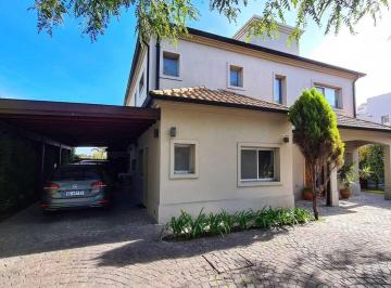 Casa · 300m² · 7 Ambientes · 1 Cochera · Casa en Alquiler en San Isidro Labrador, Villanueva, Tigre