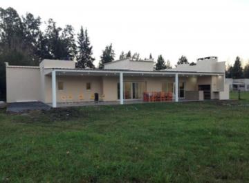 Casa · 165m² · 4 Ambientes · Casa Venta 3 Dorm. 2 Baños 1 Parque Pileta 2560 m 2 - Estancia Las Malvinas