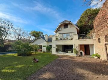 Casa · 568m² · 6 Ambientes · 4 Cocheras · Casa en Venta de 6 Ambientes con Jardín en San Isidro