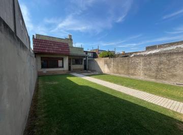 Casa · 142m² · 4 Ambientes · 1 Cochera · Casa en Venta 3 Ambientes| Apta Crédito| 384 m | Ideal 2 Familias | Cochera