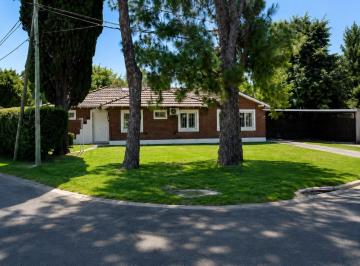 Casa · 200m² · 5 Ambientes · 4 Cocheras · Casa en Venta o Alquiler en Mapuche (Zonaprop), Pilar, G. B. a. Zona Norte