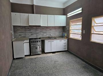 Casa · 165m² · 6 Ambientes · Venta Casa Mulitfamiliar 20 m Estación Moron 3 Uf