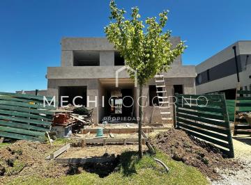 Casa · 293m² · 6 Ambientes · 2 Cocheras · Casa en Venta de 5 Dorm. en Carpinchos, Nordelta