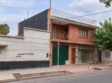 Casa · 400m² · 8 Ambientes · 3 Cocheras · Casa en Las Heras