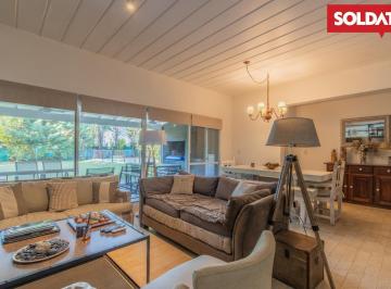 Casa · 150m² · 5 Ambientes · Casa en Venta, Barrio Roble Joven, 3 Dorm. Mas Playroom/escritorio