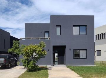 Casa · 265m² · 5 Ambientes · Casa en Venta y Alquiler Al Río en Barrio Náutico El Canal, Villanueva, Tigre